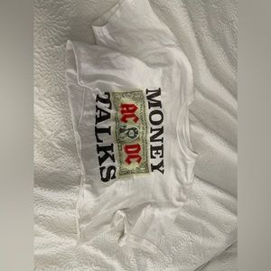 White cropped t shirt. From H&M only worn once! Very comfortable, size S/M.